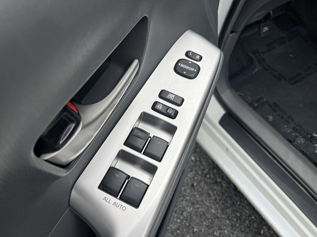 2013 Toyota Prius Image 19