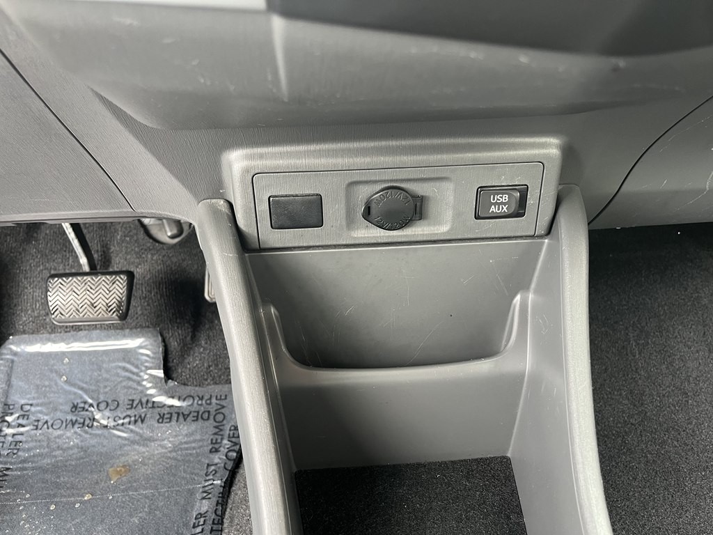 2013 Toyota Prius Image 25