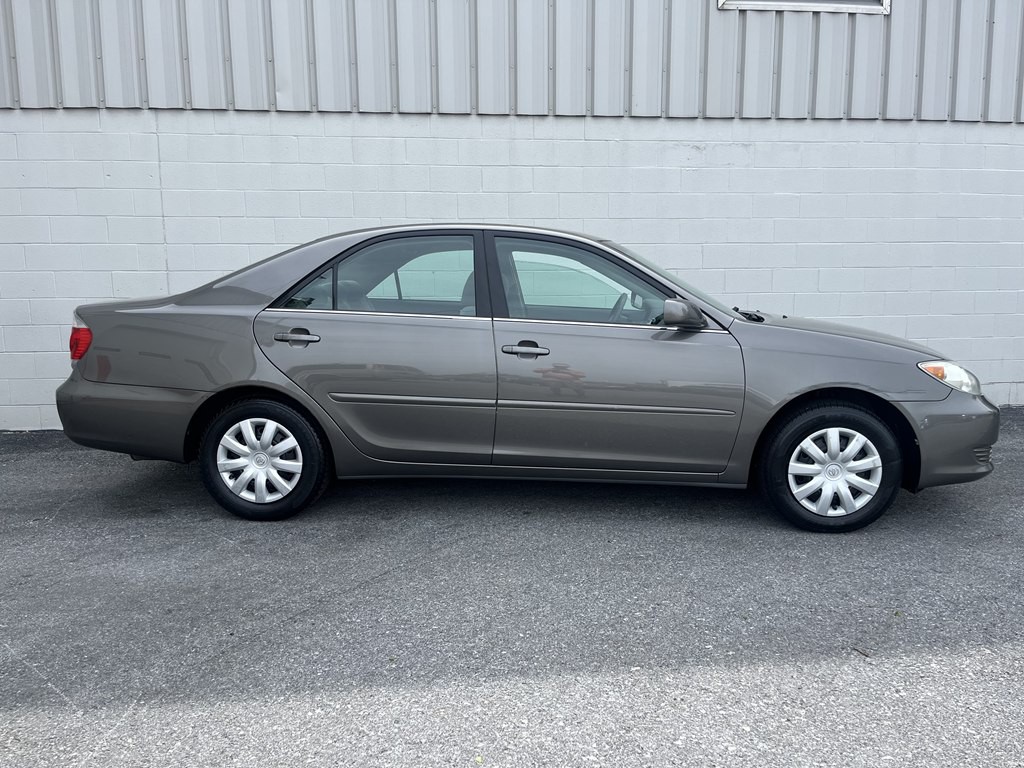 2005 Toyota Camry Image 2