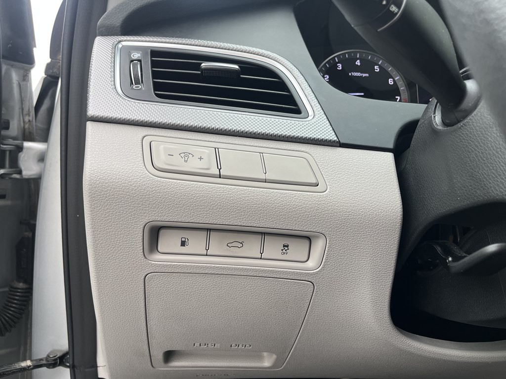 2015 Hyundai Sonata Image 18