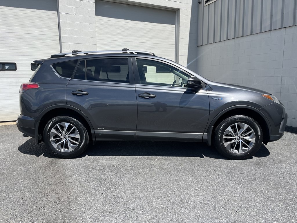 2017 Toyota Rav4 Image 2