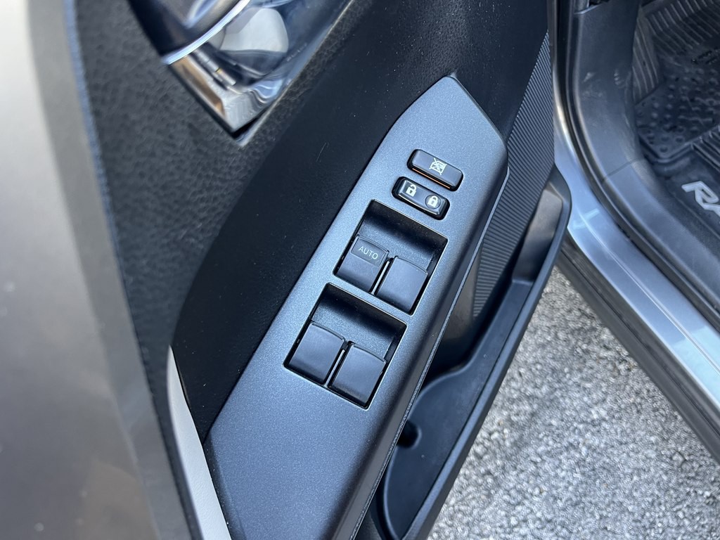 2017 Toyota Rav4 Image 24