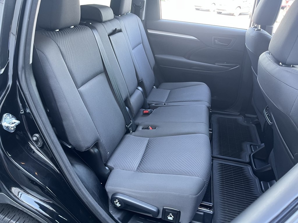 2016 Toyota Highlander Image 16