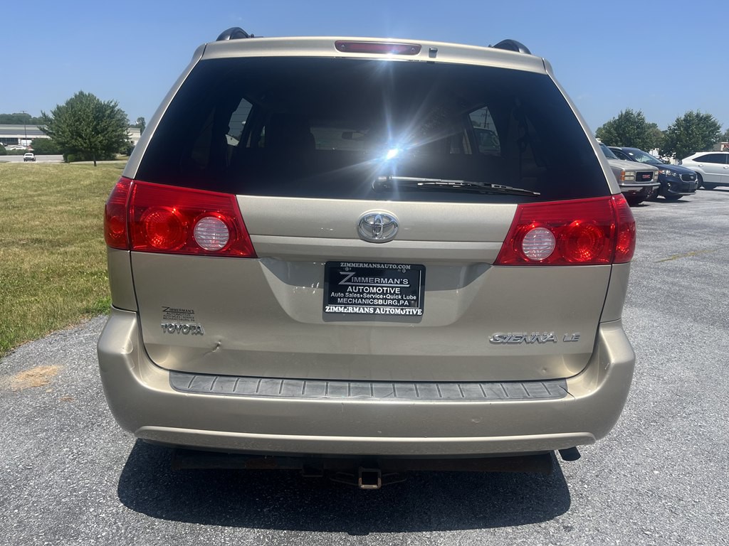 2010 Toyota Sienna Image 4