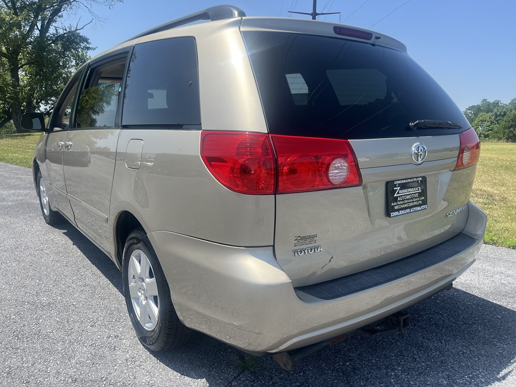 2010 Toyota Sienna Image 5