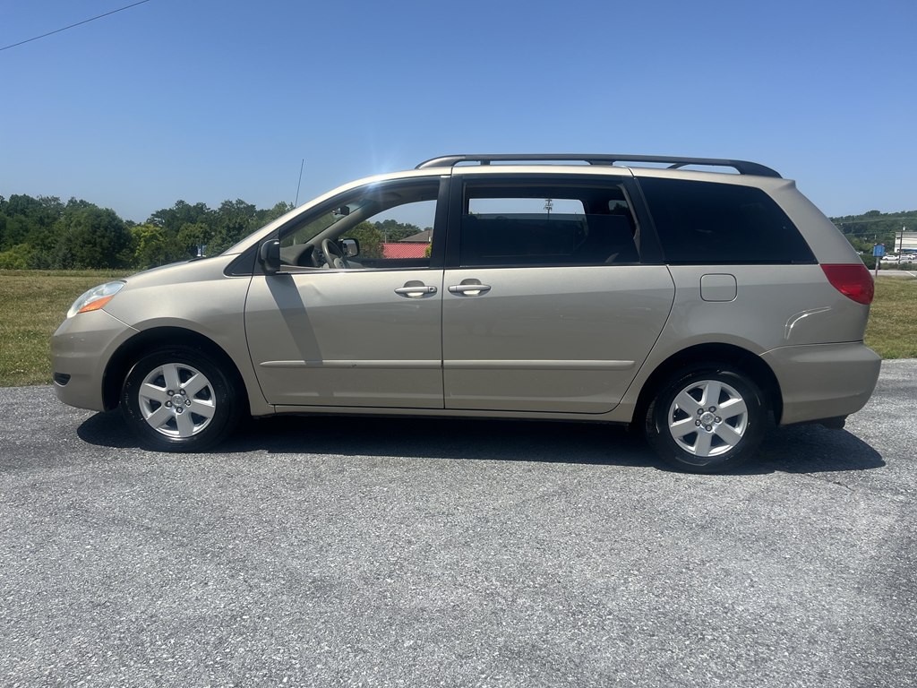 2010 Toyota Sienna Image 6