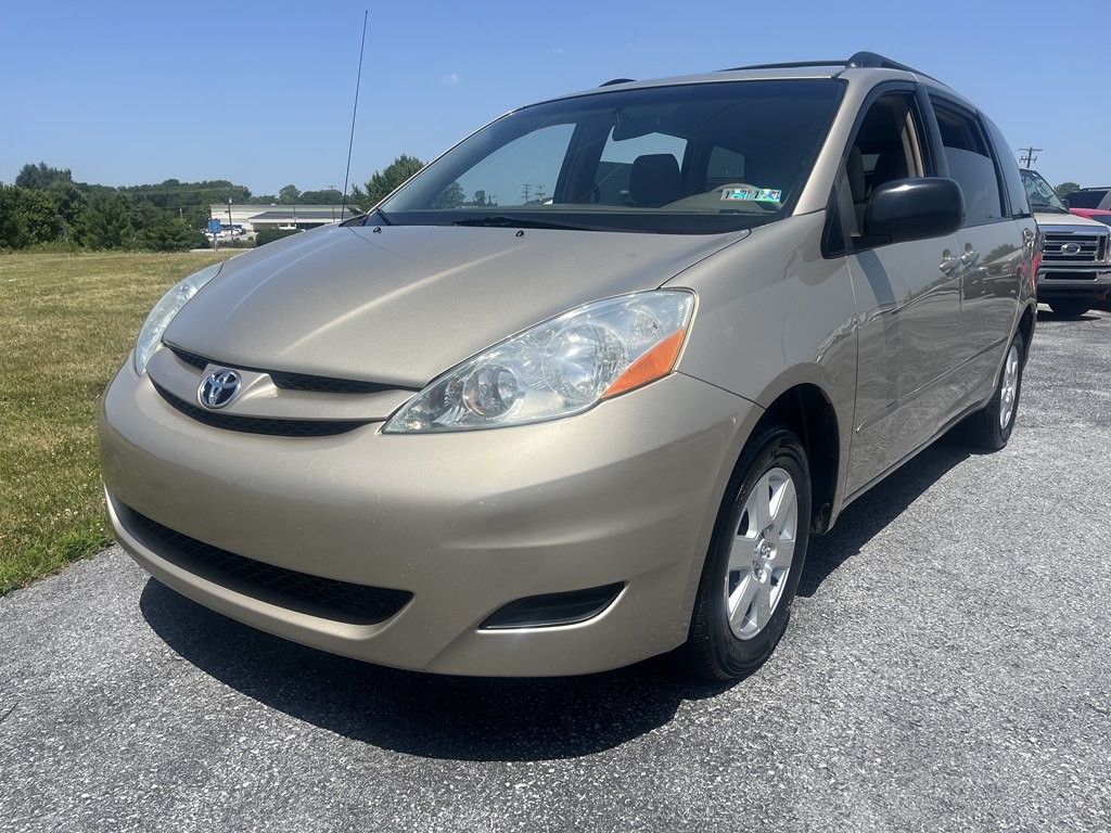 2010 Toyota Sienna Image 7