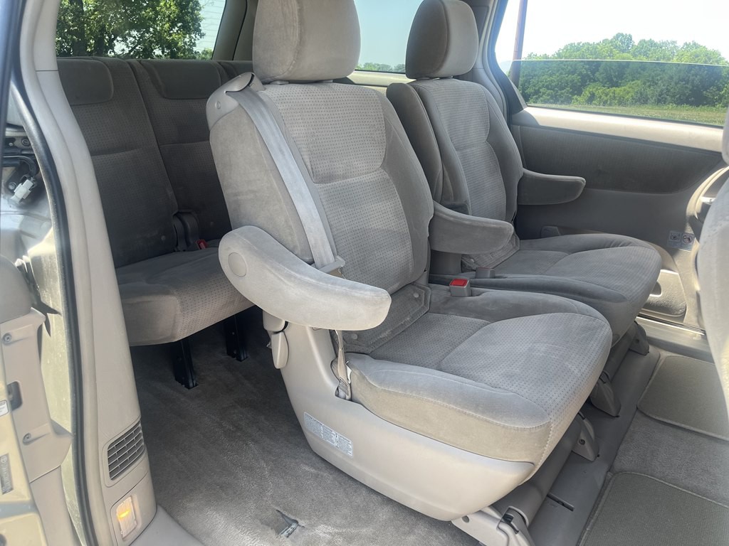 2010 Toyota Sienna Image 14