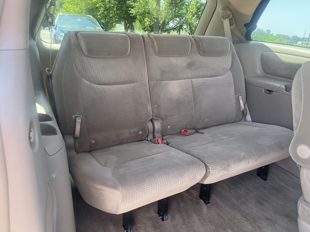 2010 Toyota Sienna Image 15