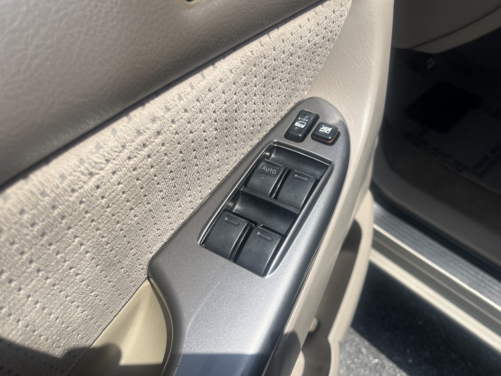 2010 Toyota Sienna Image 17