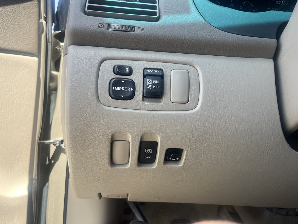 2010 Toyota Sienna Image 19