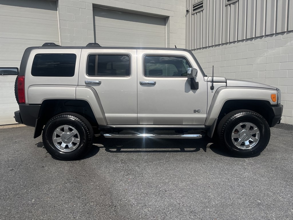 2009 HUMMER H3 Image 2