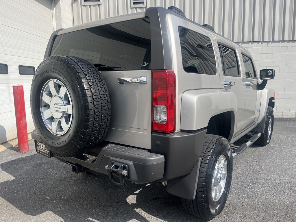 2009 HUMMER H3 Image 3
