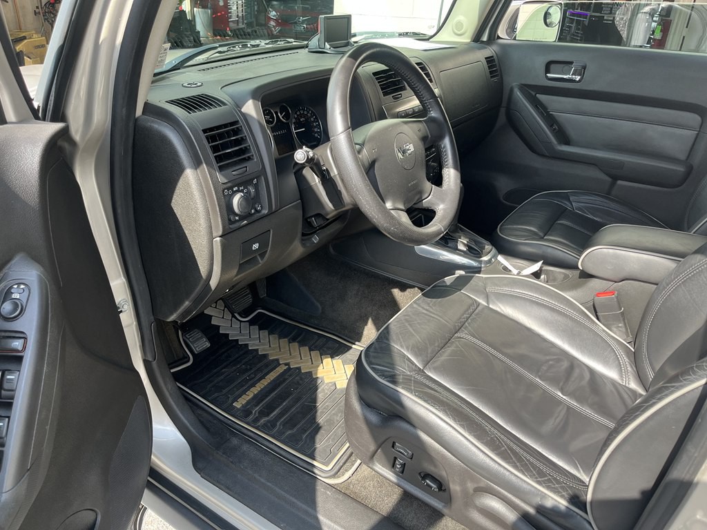 2009 HUMMER H3 Image 13