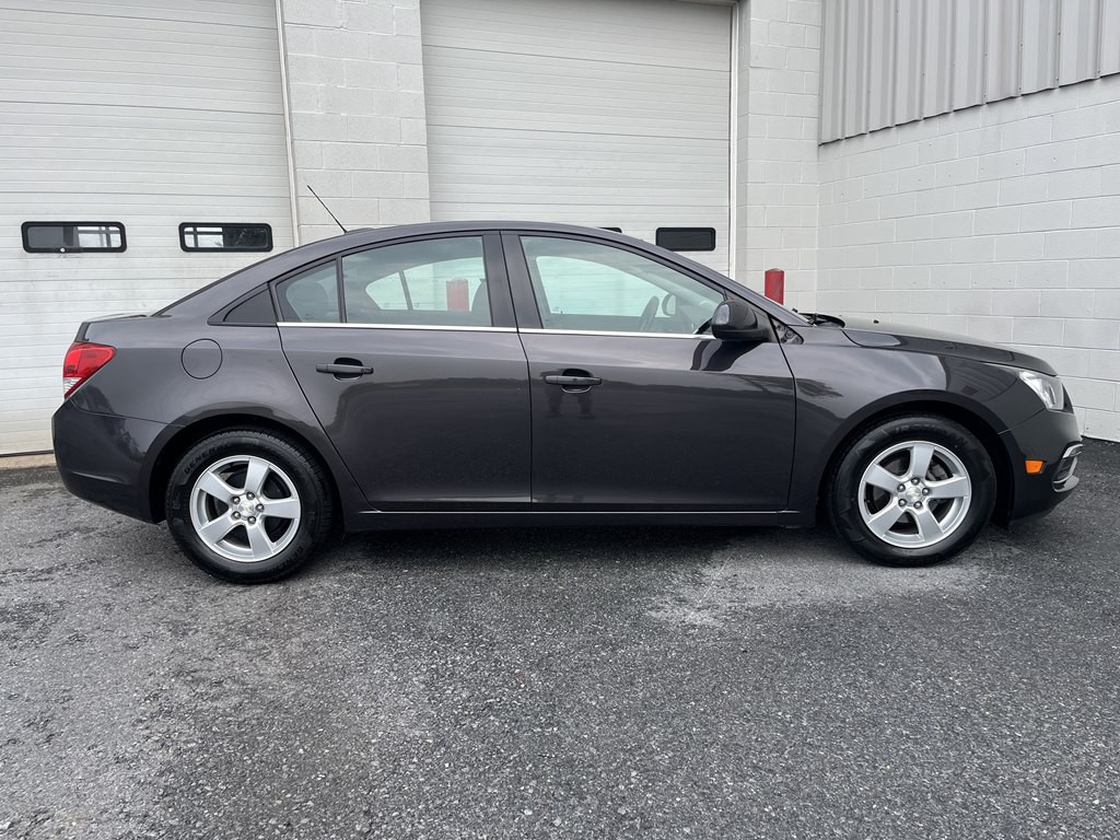 2015 Chevrolet Cruze Image 2
