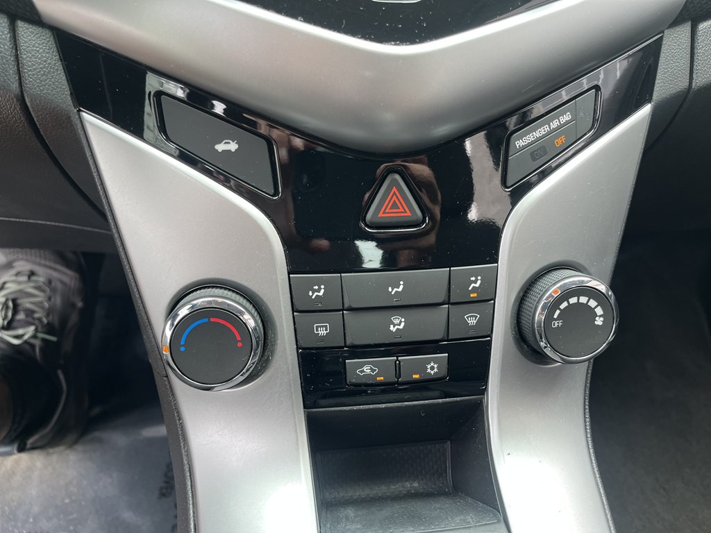 2015 Chevrolet Cruze Image 24