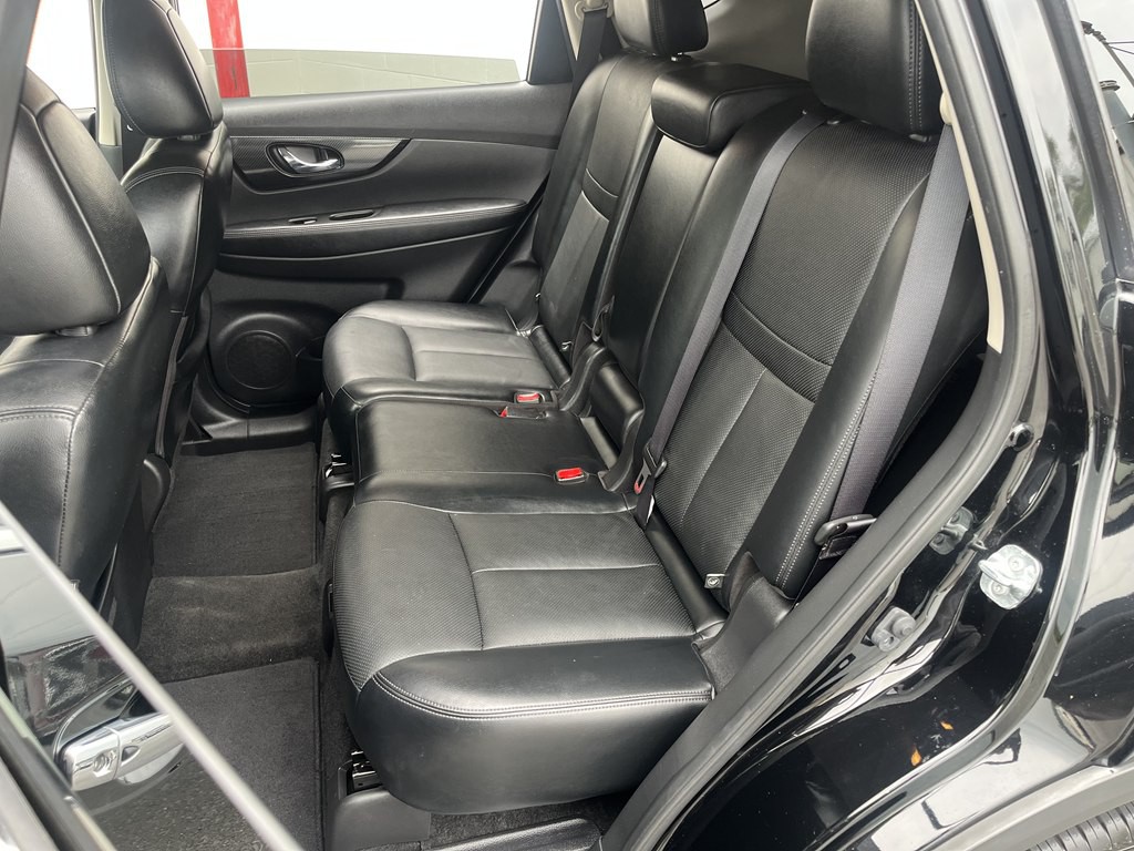2018 Nissan Rogue Image 16
