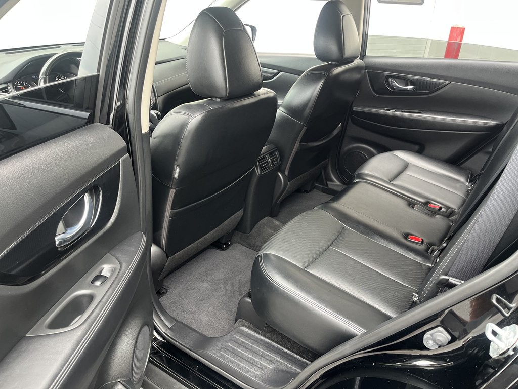 2018 Nissan Rogue Image 17