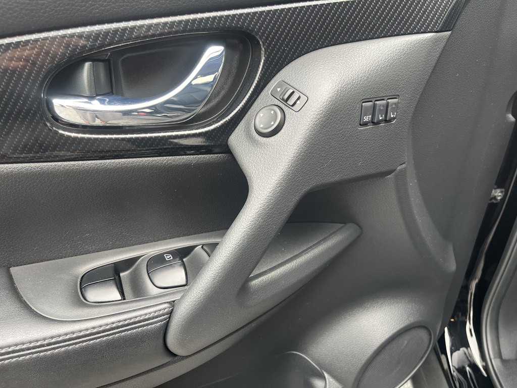 2018 Nissan Rogue Image 23