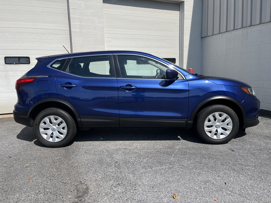 2018 Nissan Rogue Image 2
