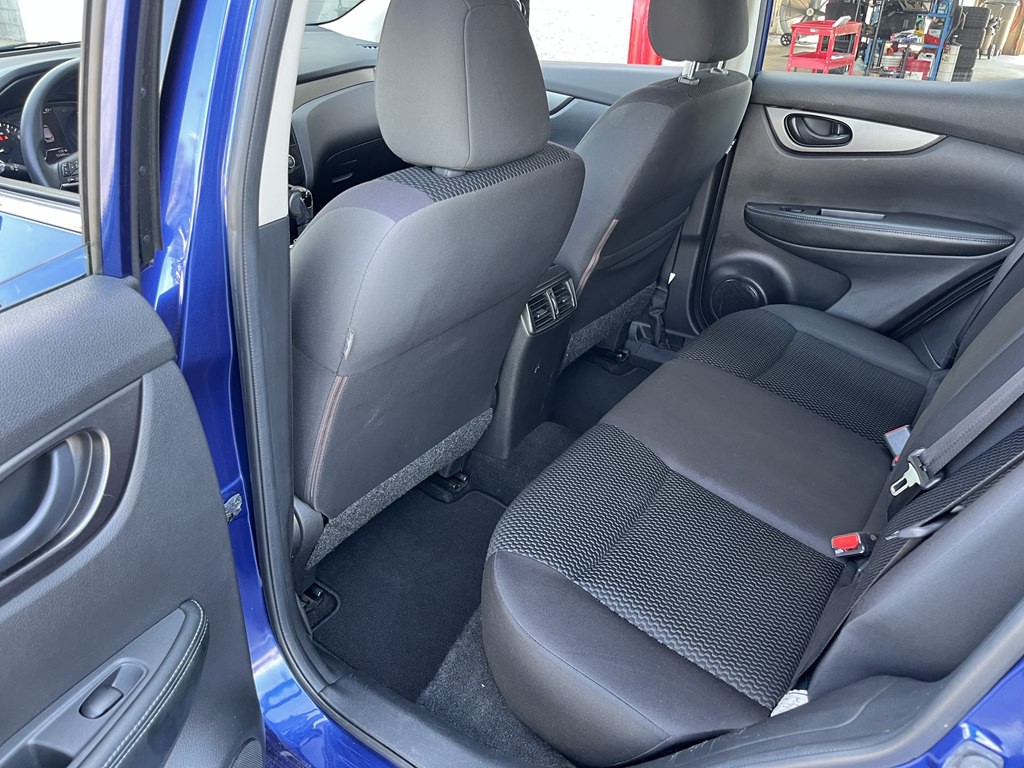 2018 Nissan Rogue Image 17