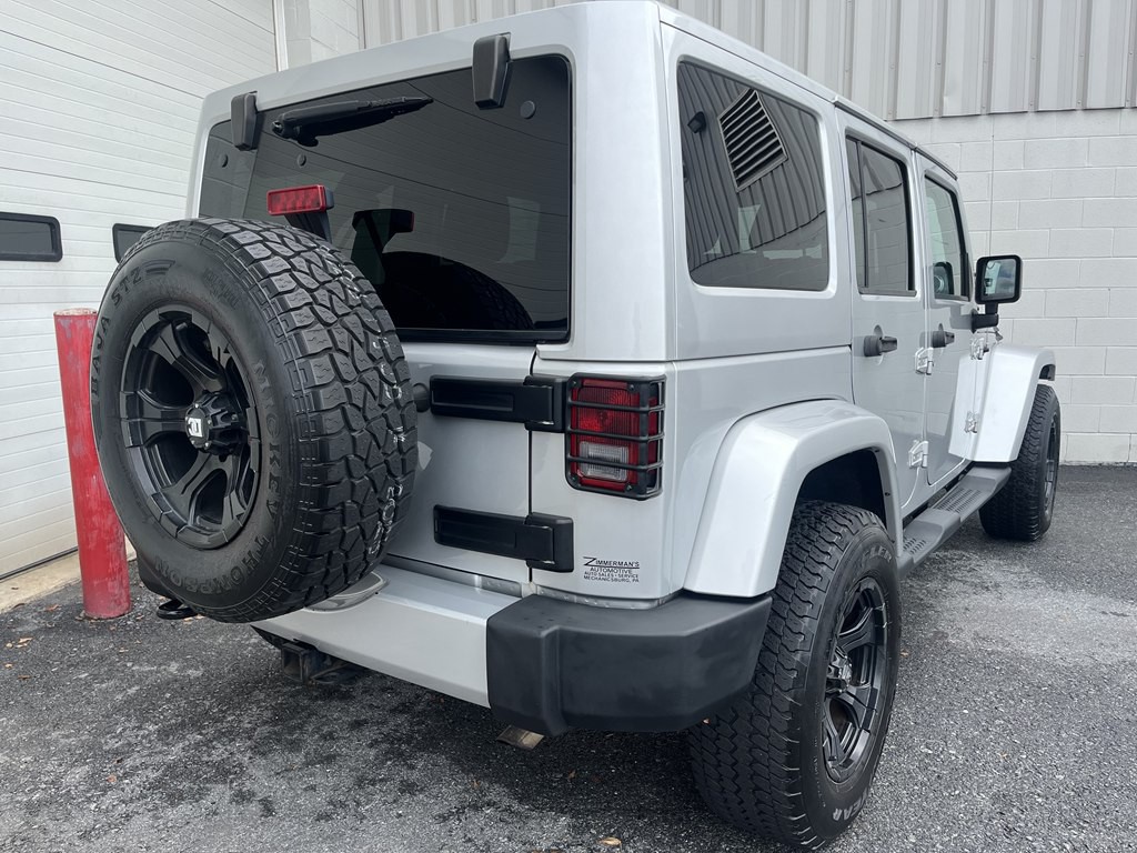 2011 Jeep Wrangler Unlimited Image 3