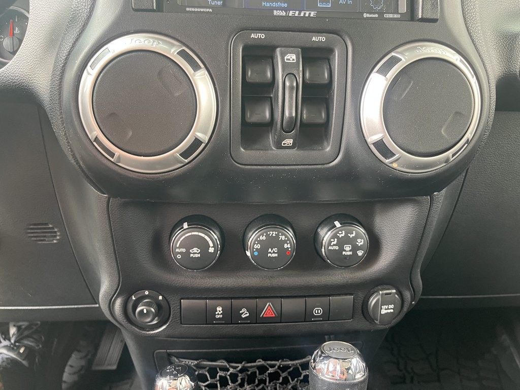 2011 Jeep Wrangler Unlimited Image 22