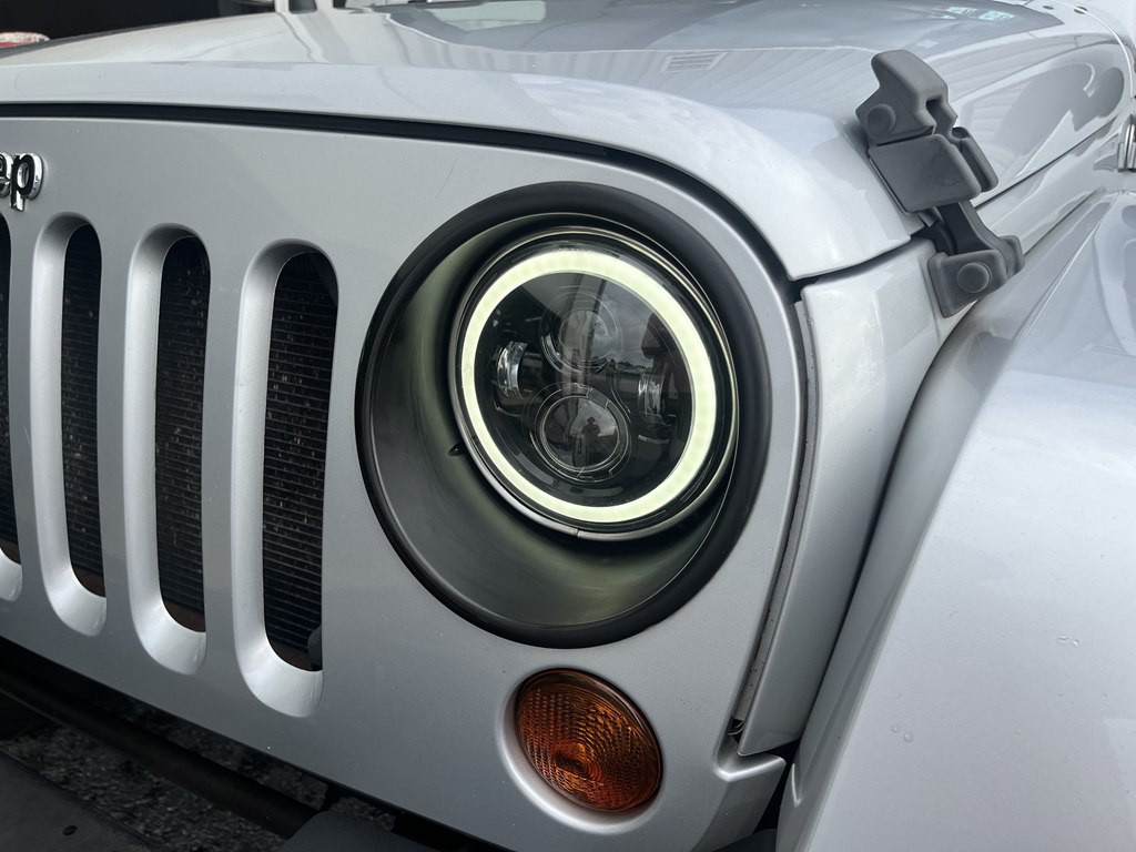 2011 Jeep Wrangler Unlimited Image 24