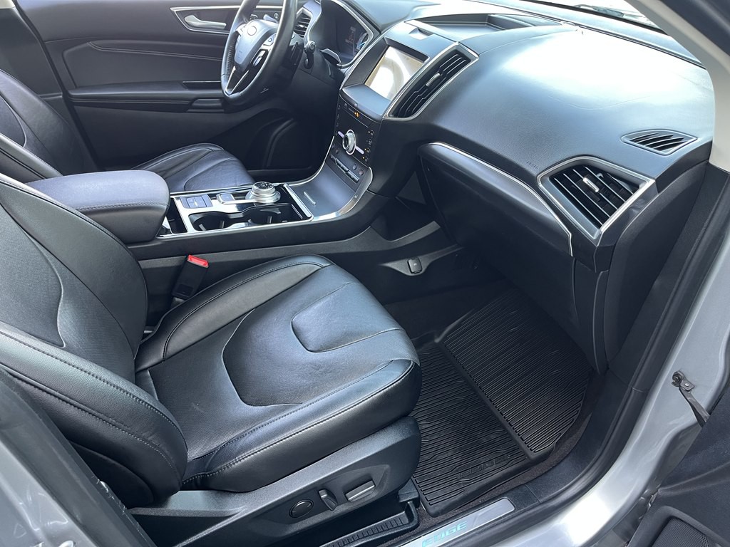 2020 Ford Edge Image 16