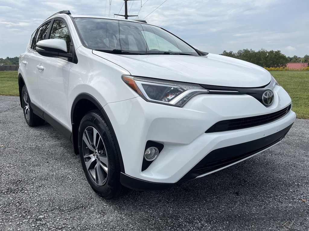2017 Toyota Rav4 Image 1