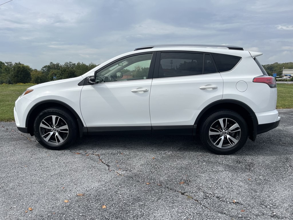 2017 Toyota Rav4 Image 6