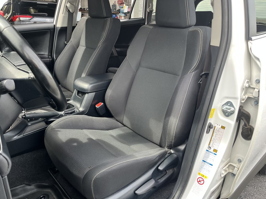 2017 Toyota Rav4 Image 12