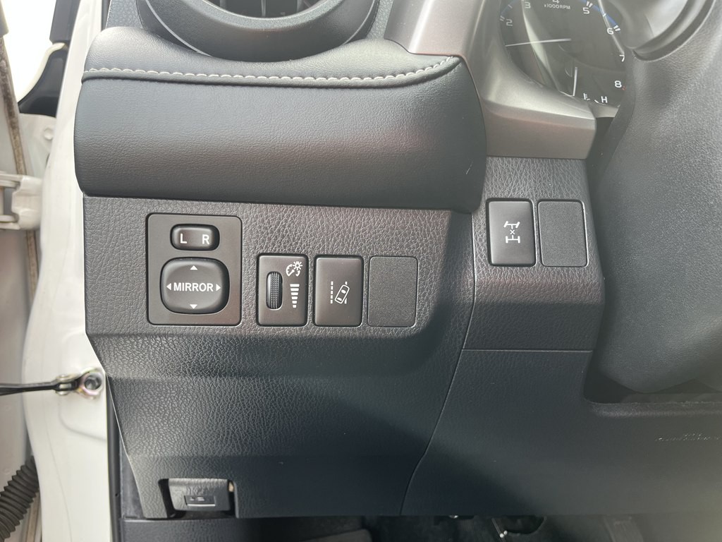 2017 Toyota Rav4 Image 20