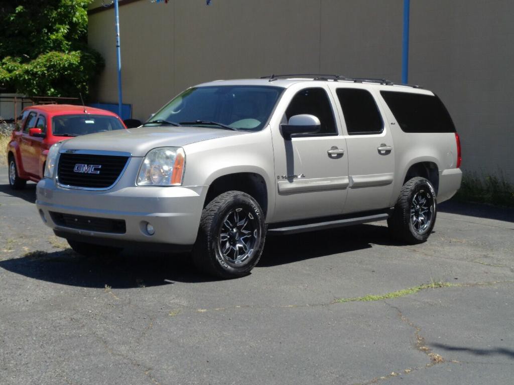 2007 GMC Yukon Image 2