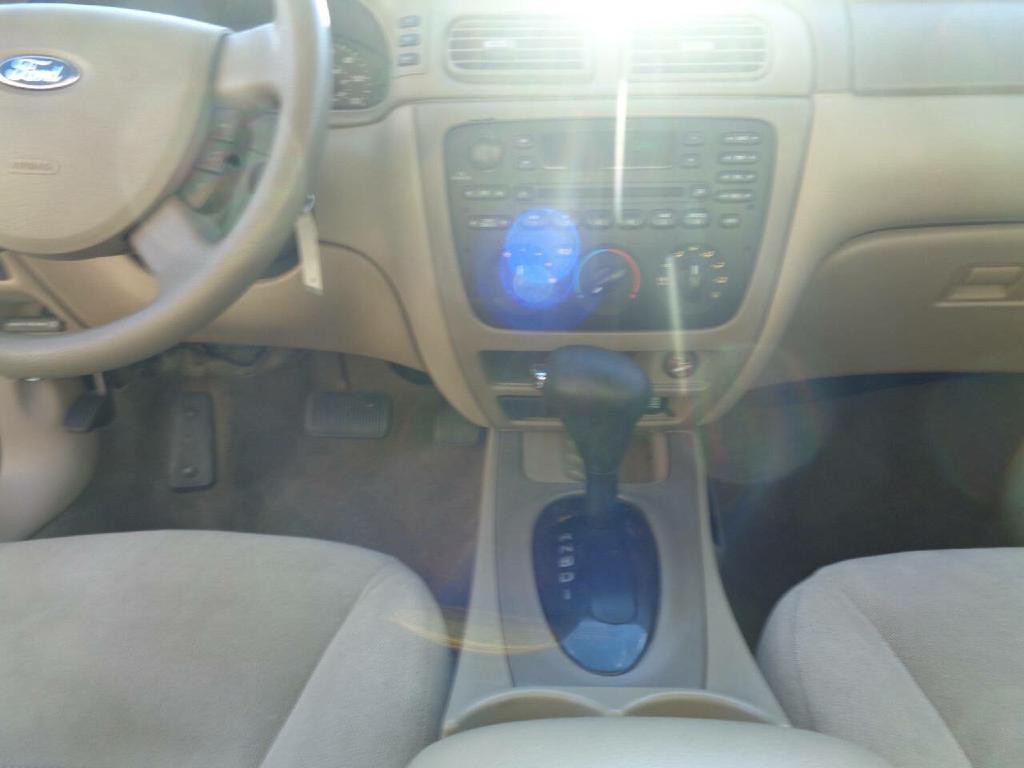 2007 Ford Taurus Image 16