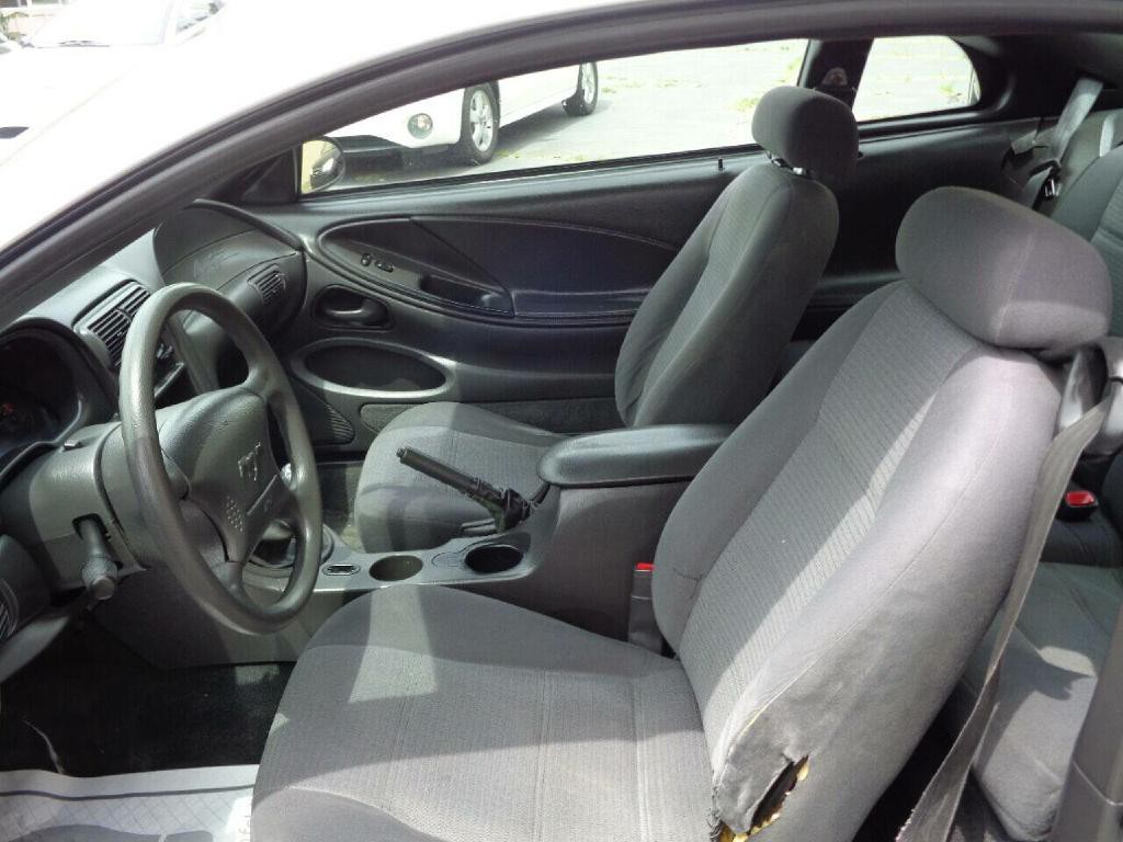 2004 Ford Mustang Image 8