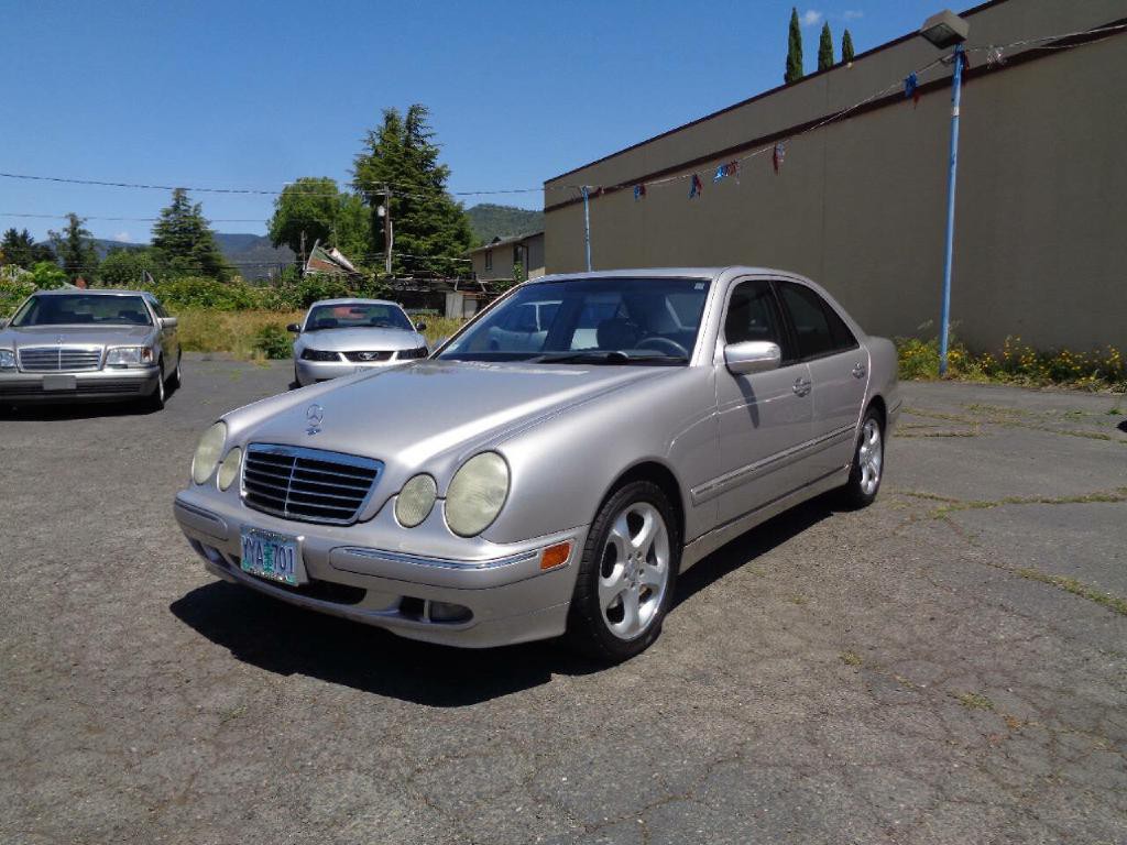2002 Mercedes-Benz E-Class Image 2