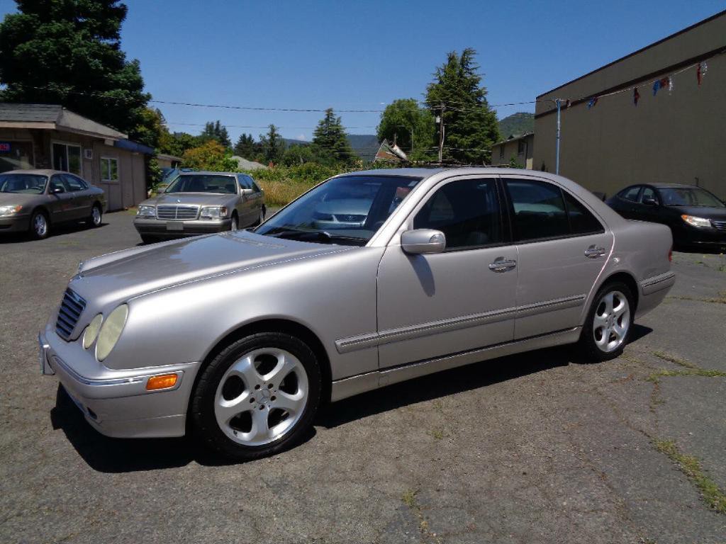2002 Mercedes-Benz E-Class Image 3