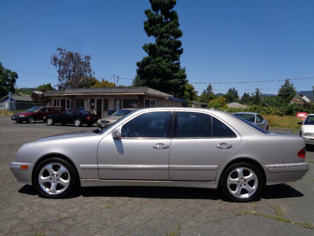 2002 Mercedes-Benz E-Class Image 4
