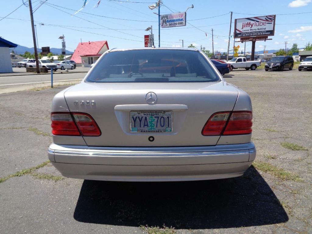 2002 Mercedes-Benz E-Class Image 6