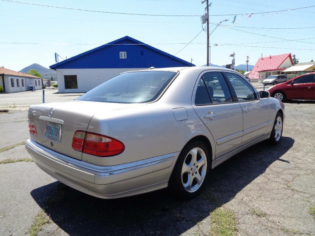 2002 Mercedes-Benz E-Class Image 7