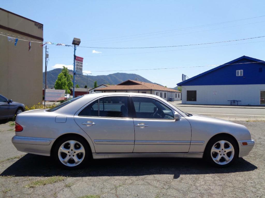 2002 Mercedes-Benz E-Class Image 8