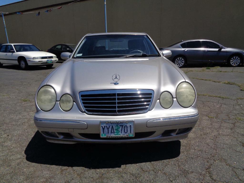 2002 Mercedes-Benz E-Class Image 10