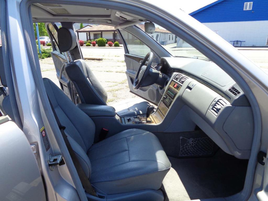 2002 Mercedes-Benz E-Class Image 14