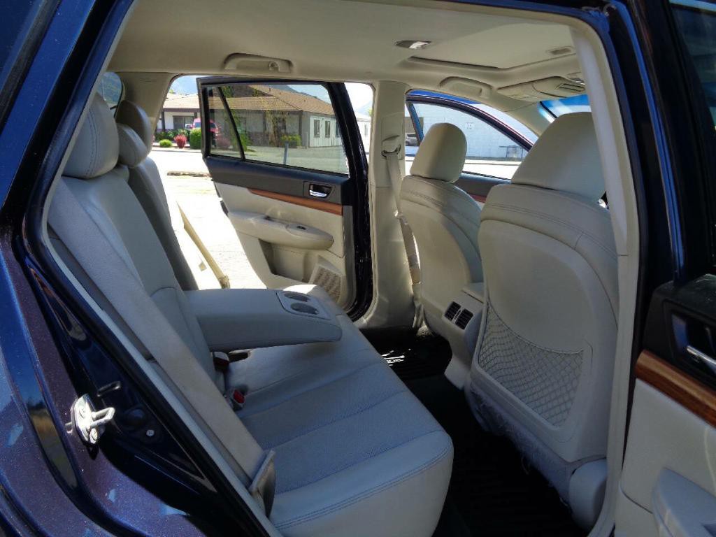 2013 Subaru Outback Image 13
