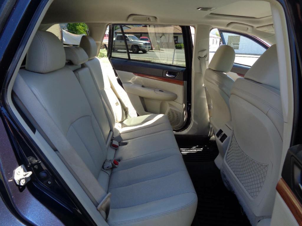 2013 Subaru Outback Image 14