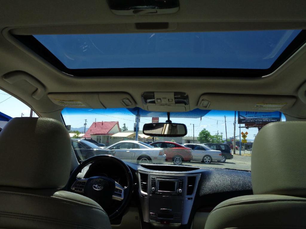 2013 Subaru Outback Image 17