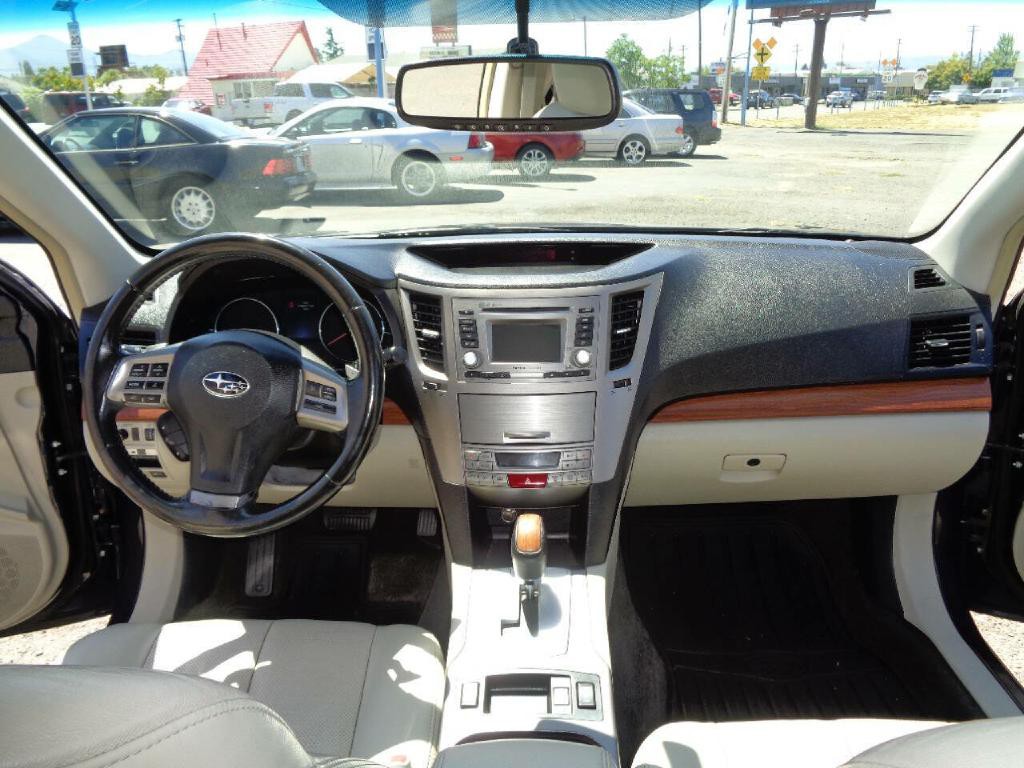 2013 Subaru Outback Image 18