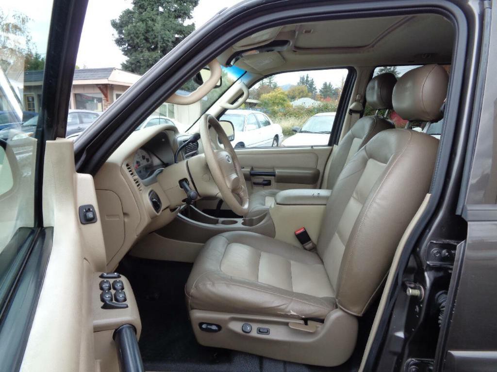 2005 Ford Explorer Image 11