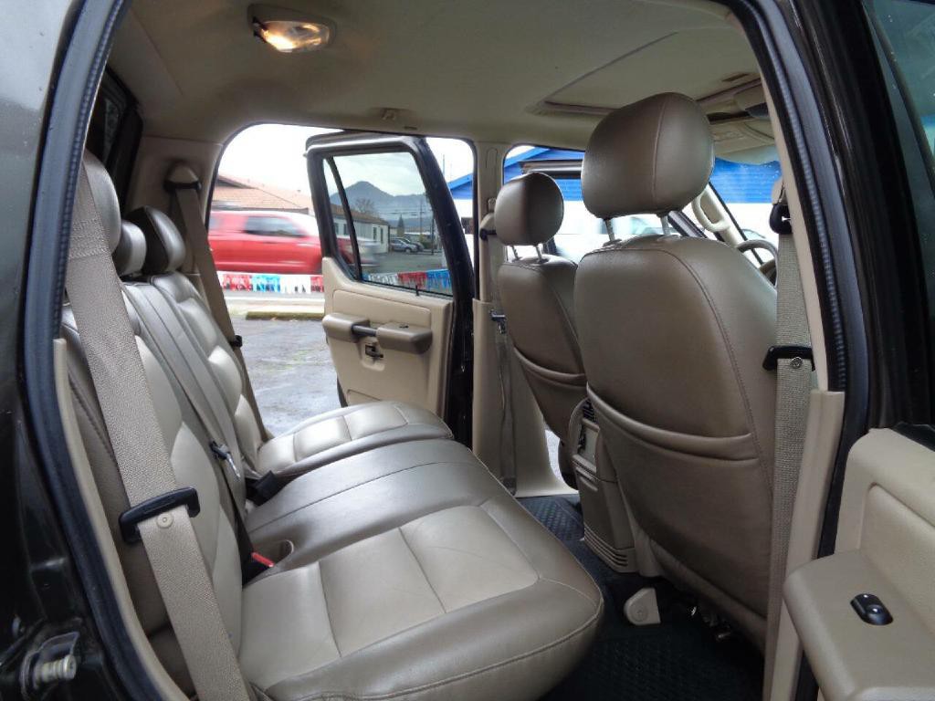 2005 Ford Explorer Image 13
